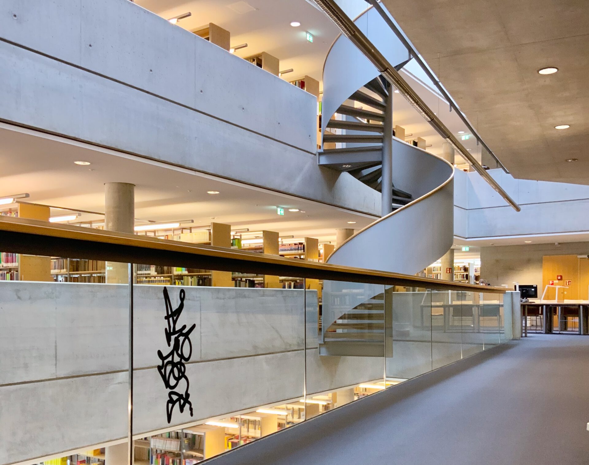 Malik B02B-468A-BF16-4CA4C63D3BDC