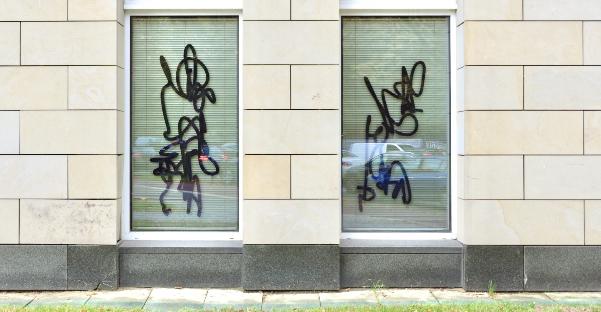 Signs on exterior windows of the library, 174 and 154 cm high, black foil print, based on vector graphics.