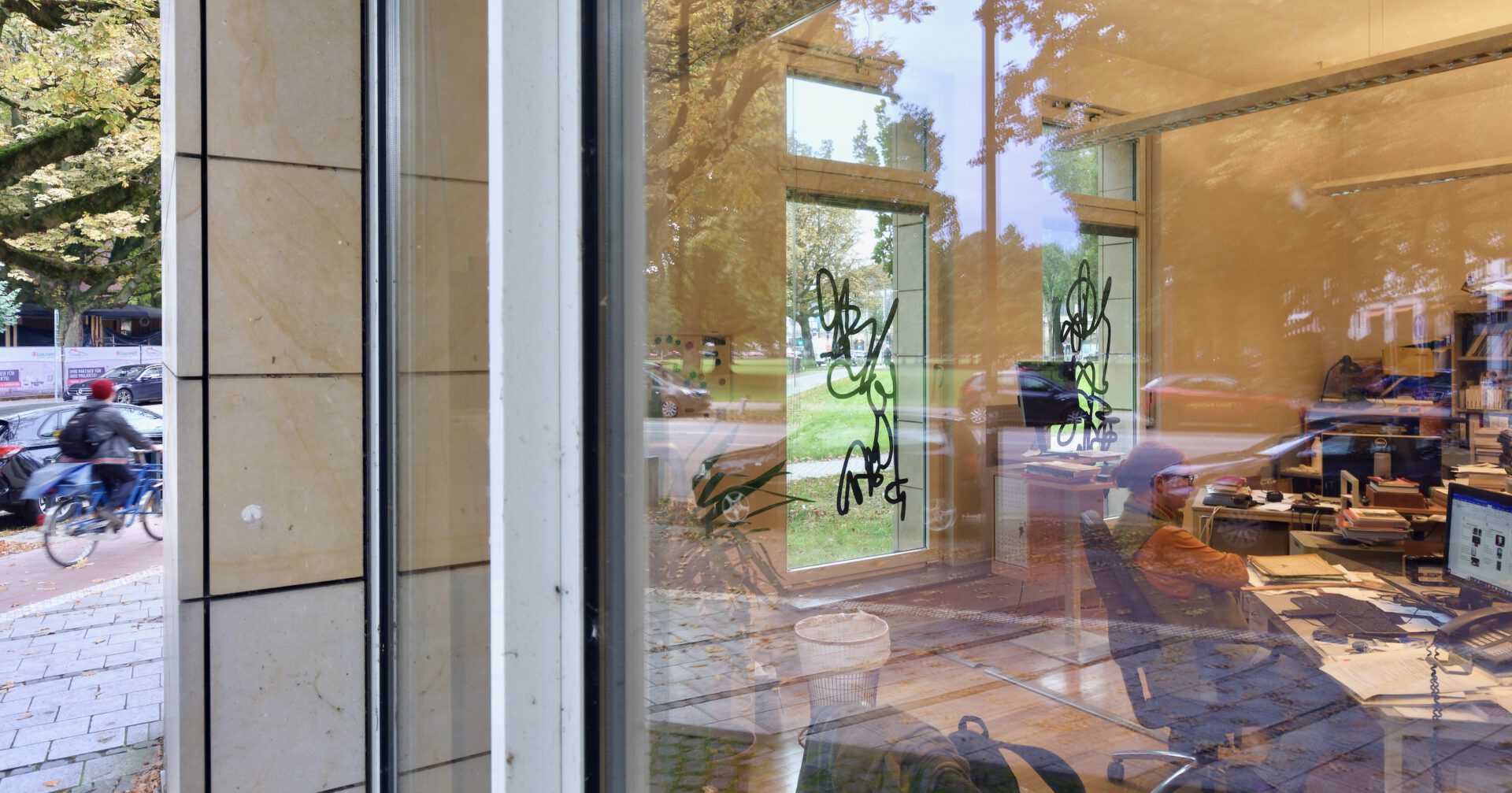 Signs on exterior windows of the library, 174 and 154 cm high, black foil print, based on vector graphics.