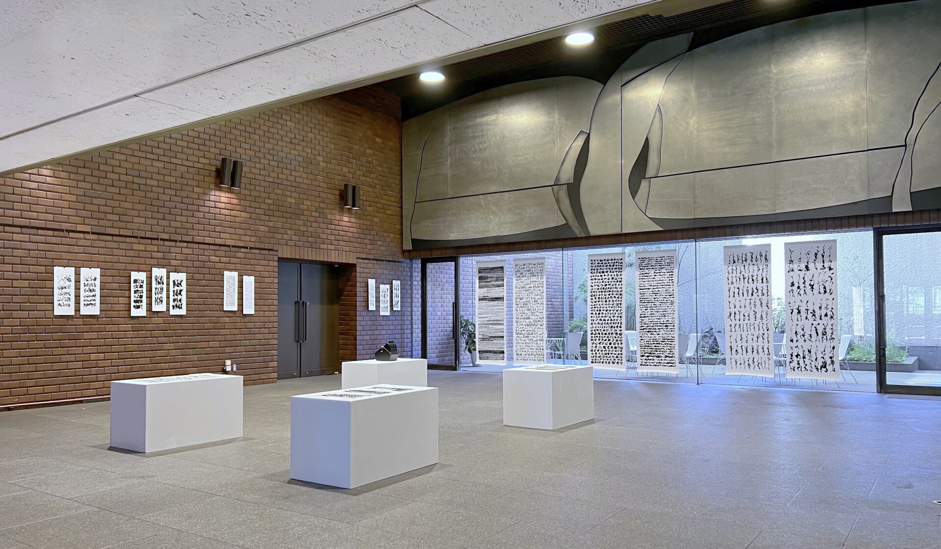 Exhibition view: glass front with 6 writing processes each 220 x 75 cm.  Side walls: 28 works on paper in 65 x 25 cm format