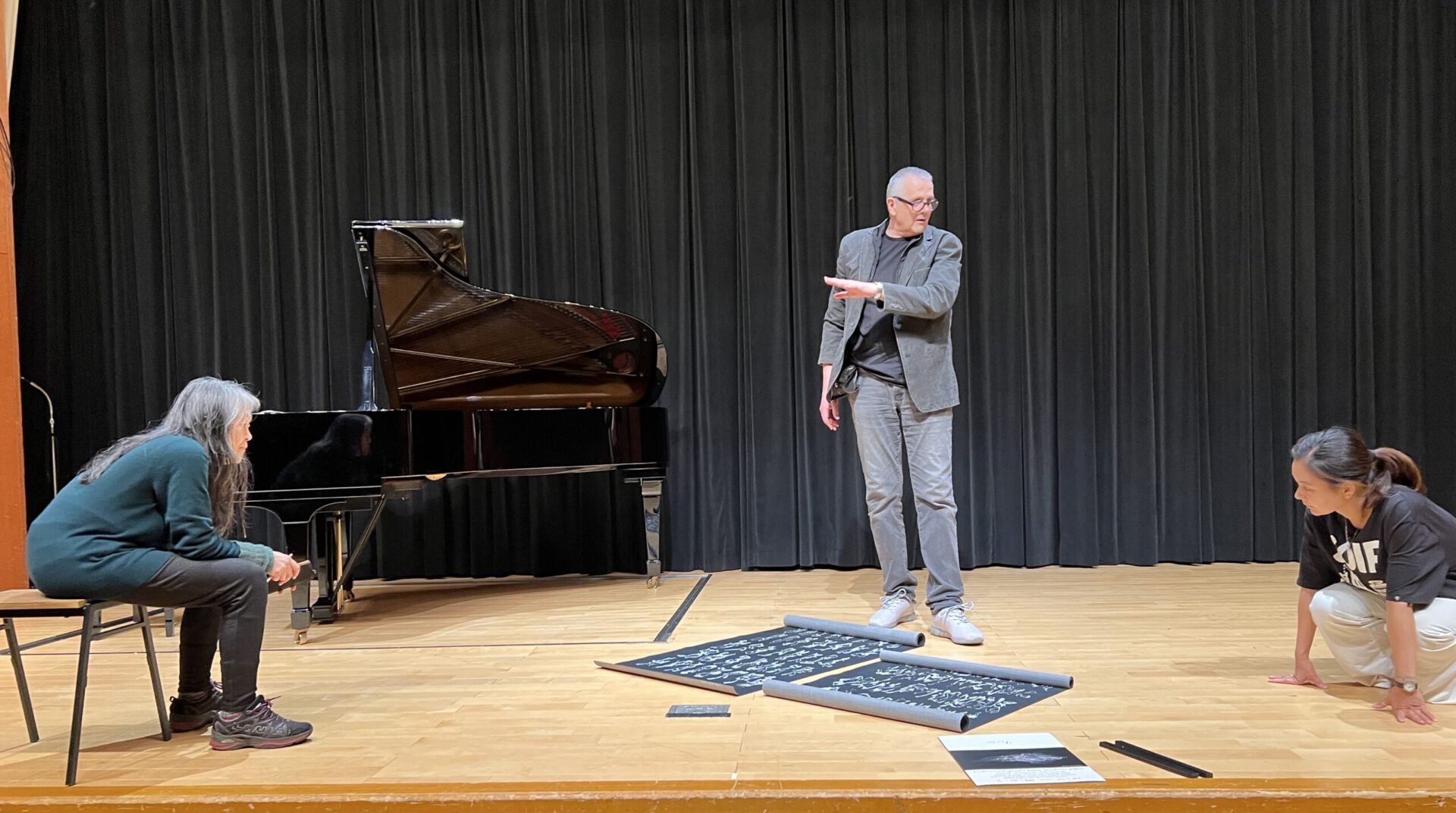 Exchange with the pianist Masakho Ohta and the Butoh dancer Aya Irizuki about our different artistic strategies regarding note, notation and notation. Several works created in this context become part of the exhibition and are shown on the occasion of their concert performance.