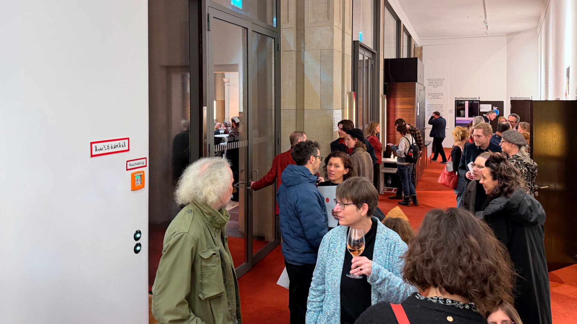 Rotes Warnschild mit Zeichen, 15 x 48 cm, Acryl auf weissem Karton, 2026